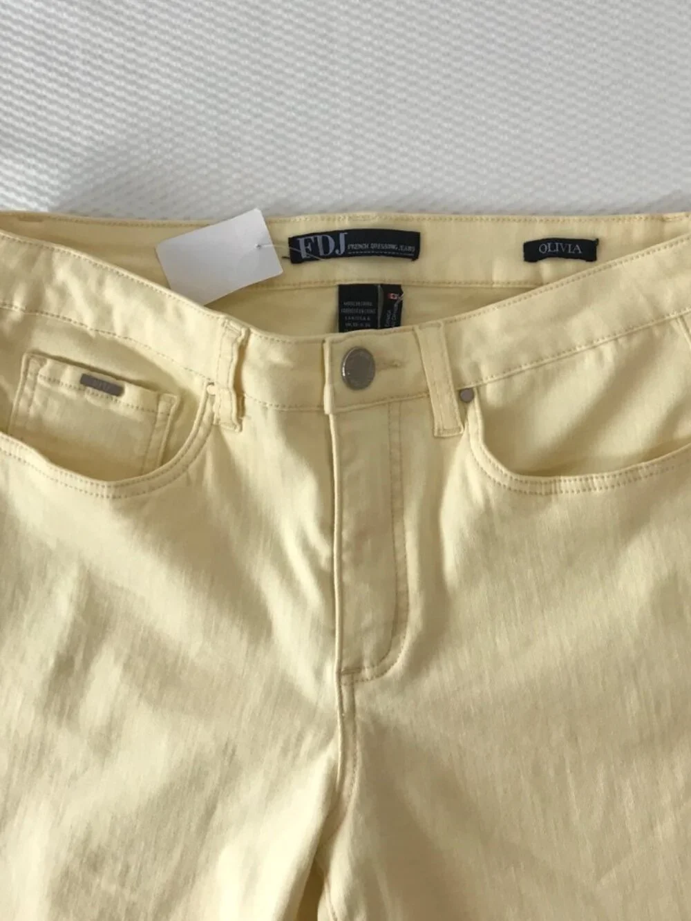 Soft Yellow Stretch Mid Rise Straight Leg Jeans - Size 6 - FDJ - NWT - Picture 6 of 12